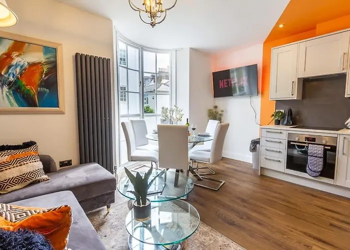 Bright Cheery 4 Bd Apartment By Brighton Station